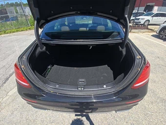 2018 Mercedes-Benz E 300 4MATIC Sedan - miniatura 11