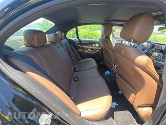 2018 Mercedes-Benz E 300 4MATIC Sedan - miniatura 13