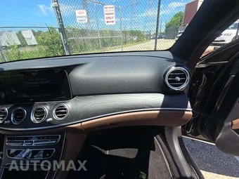 2018 Mercedes-Benz E 300 4MATIC Sedan - miniatura 16