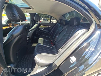 2018 Mercedes-Benz E 300 4MATIC Sedan - miniatura 13