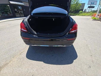 2018 Mercedes-Benz E 300 4MATIC Sedan - miniatura 14