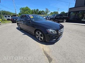 2018 Mercedes-Benz E 300 4MATIC Sedan - miniatura 4