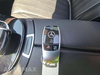 2018 Mercedes-Benz E 300 4MATIC Sedan - miniatura 8