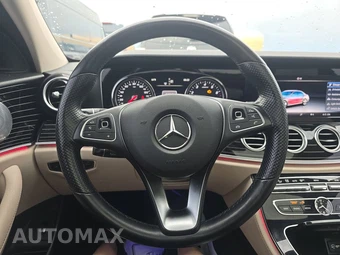 2018 Mercedes-Benz E 300 4MATIC Sedan - miniatura 10