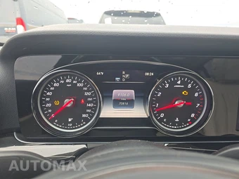 2018 Mercedes-Benz E 300 4MATIC Sedan - miniatura 12