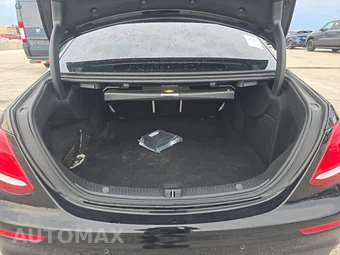 2018 Mercedes-Benz E 300 4MATIC Sedan - miniatura 16