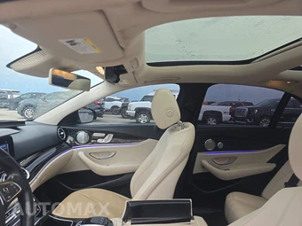 2018 Mercedes-Benz E 300 4MATIC Sedan - miniatura 17