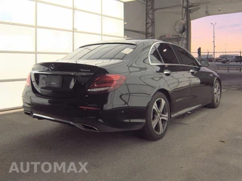 2018 Mercedes-Benz E 300 4MATIC Sedan - miniatura 4