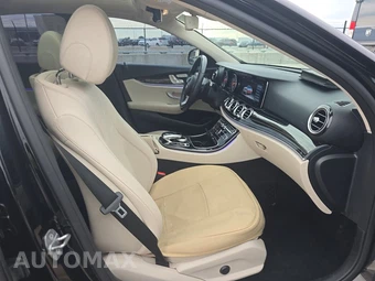 2018 Mercedes-Benz E 300 4MATIC Sedan - miniatura 8