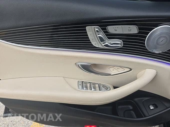 2018 Mercedes-Benz E 300 4MATIC Sedan - miniatura 9