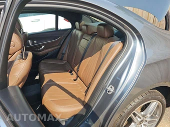 2018 Mercedes-Benz E 300 4MATIC Sedan – miniatura 13
