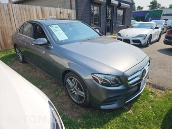2018 Mercedes-Benz E 300 4MATIC Sedan – miniatura 4