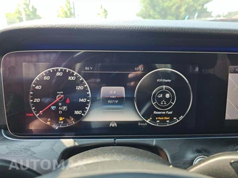 2018 Mercedes-Benz E 300 4MATIC Sedan – miniatura 9