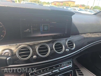 2018 Mercedes-Benz E 300 4MATIC Sedan - miniatura 10