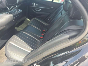 2018 Mercedes-Benz E 300 4MATIC Sedan - miniatura 13