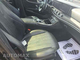 2018 Mercedes-Benz E 300 4MATIC Sedan - miniatura 18