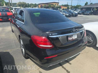 2018 Mercedes-Benz E 300 4MATIC Sedan - miniatura 2
