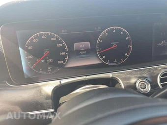 2018 Mercedes-Benz E 300 4MATIC Sedan - miniatura 9