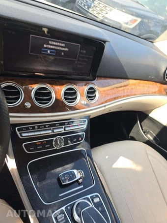 2018 Mercedes-Benz E 300 4MATIC Sedan – miniatura 10