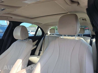 2018 Mercedes-Benz E 300 4MATIC Sedan – miniatura 11