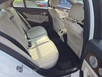 2018 Mercedes-Benz E 300 4MATIC Sedan – miniatura 16