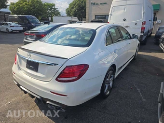 2018 Mercedes-Benz E 300 4MATIC Sedan – miniatura 3
