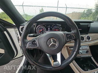 2018 Mercedes-Benz E 300 4MATIC Sedan - miniatura 10