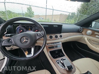 2018 Mercedes-Benz E 300 4MATIC Sedan - miniatura 11