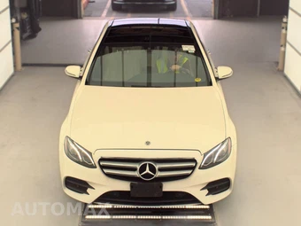 2018 Mercedes-Benz E 300 4MATIC Sedan - miniatura 2