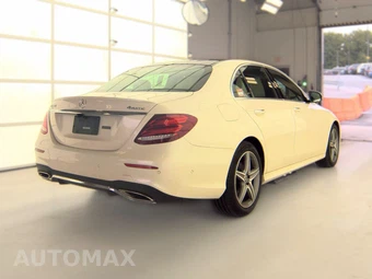 2018 Mercedes-Benz E 300 4MATIC Sedan - miniatura 4