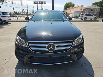 2018 Mercedes-Benz E 300 4MATIC Sedan - miniatura 2