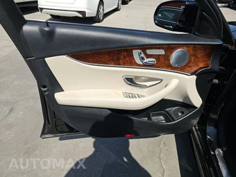 2018 Mercedes-Benz E 300 4MATIC Sedan - miniatura 9