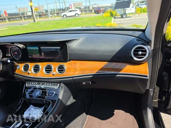 2018 Mercedes-Benz E 300 4MATIC Sedan – miniatura 16