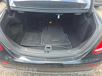 2018 Mercedes-Benz E 300 4MATIC Sedan – miniatura 14