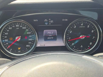 2018 Mercedes-Benz E 300 4MATIC Sedan – miniatura 9