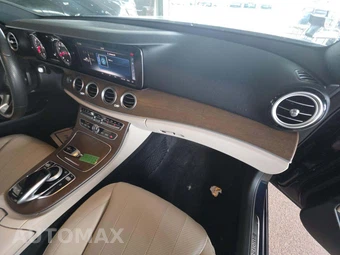 2018 Mercedes-Benz E 300 4MATIC Sedan - miniatura 19