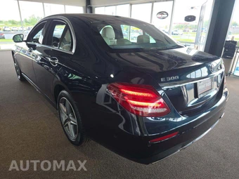 2018 Mercedes-Benz E 300 4MATIC Sedan - miniatura 2