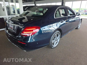 2018 Mercedes-Benz E 300 4MATIC Sedan - miniatura 3