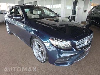 2018 Mercedes-Benz E 300 4MATIC Sedan - miniatura 4