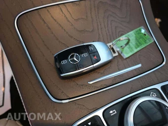 2018 Mercedes-Benz E 300 4MATIC Sedan - miniatura 8