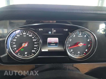 2018 Mercedes-Benz E 300 4MATIC Sedan - miniatura 9