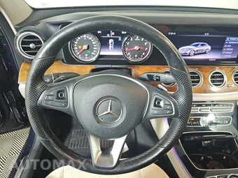 2018 Mercedes-Benz E 300 4MATIC Sedan – miniatura 10
