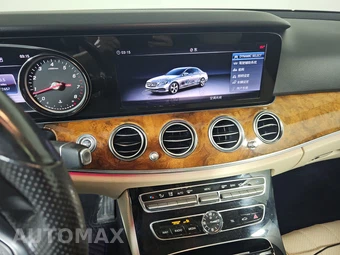 2018 Mercedes-Benz E 300 4MATIC Sedan – miniatura 11