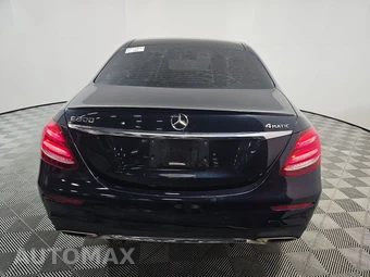 2018 Mercedes-Benz E 300 4MATIC Sedan – miniatura 5