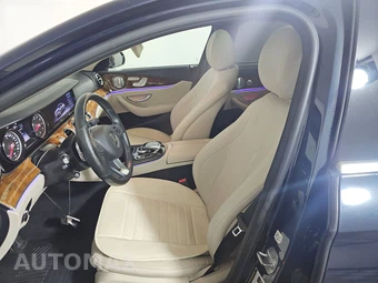 2018 Mercedes-Benz E 300 4MATIC Sedan – miniatura 7