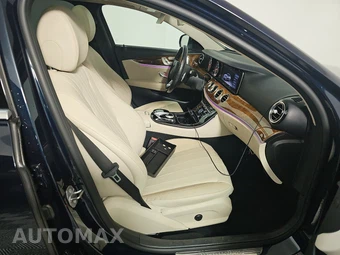 2018 Mercedes-Benz E 300 4MATIC Sedan – miniatura 8