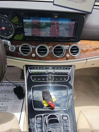 2018 Mercedes-Benz E 300 4MATIC Sedan – miniatura 10