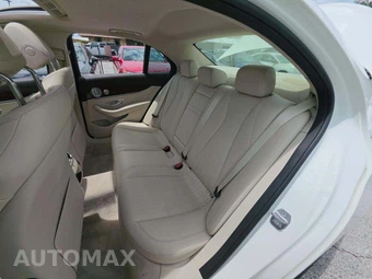2018 Mercedes-Benz E 300 4MATIC Sedan – miniatura 13