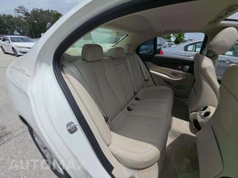 2018 Mercedes-Benz E 300 4MATIC Sedan – miniatura 16