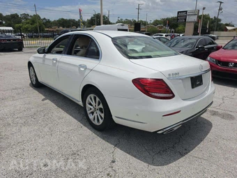 2018 Mercedes-Benz E 300 4MATIC Sedan – miniatura 2